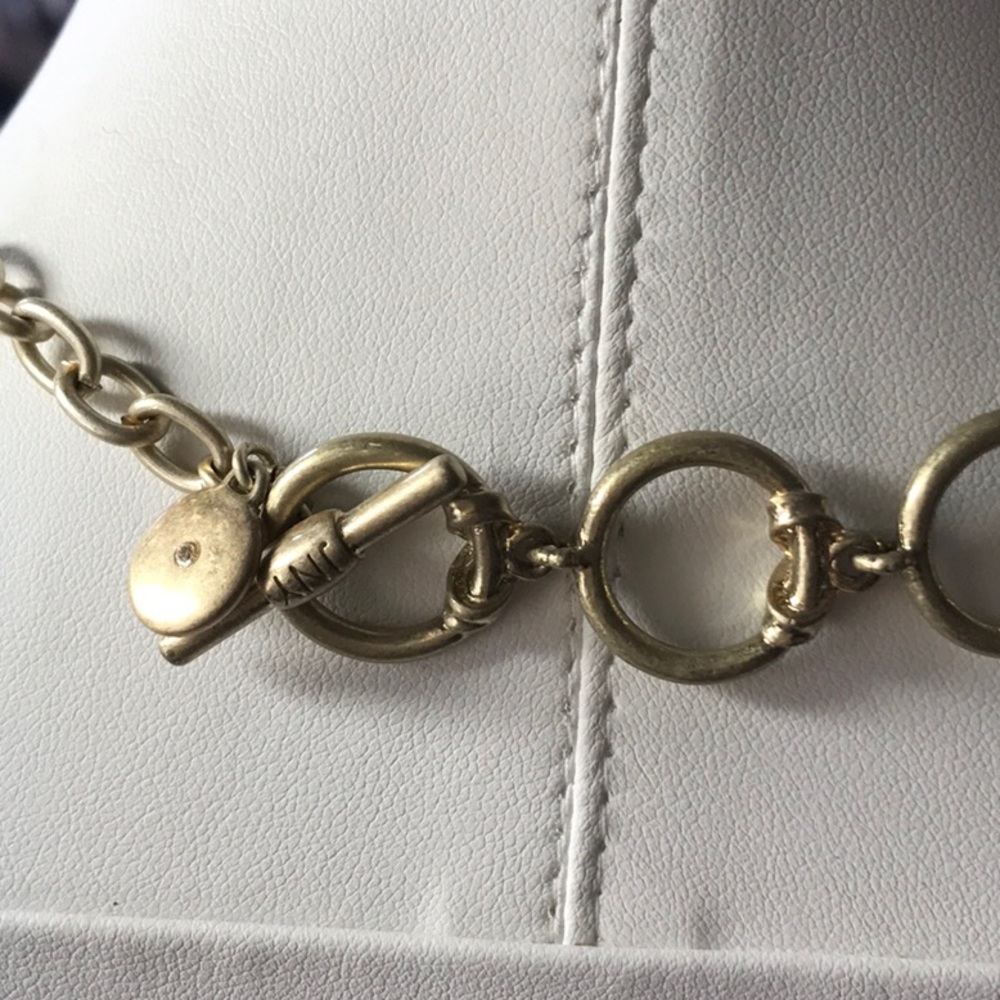 Jones New York necklace with circle pendant, gold tone - Picture 5 of 8